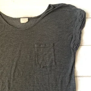 Women’s S/M Gray Pocket Tee Tresics Brand Short Sleeve Grey Shirt Size Small thumbnail 2