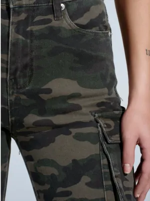 AKIRA Chic Sexy Camo Cargo Pant Timeless Y2K Casual Music Festival High Rise thumbnail 3