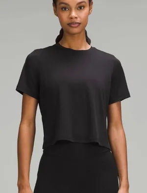 Lululemon Ultralight Waist Length Tee Women's 6 Black thumbnail 1