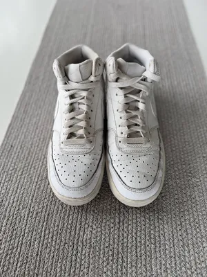 Nike White High Top Basketball Shoes Women’s Size 8.5 thumbnail 3