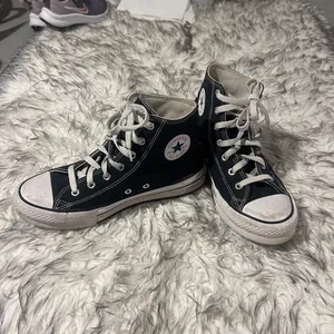 Converse High-Top Sneakers – Kids Size 5 (Fits Women’s 7) ✨ thumbnail 3