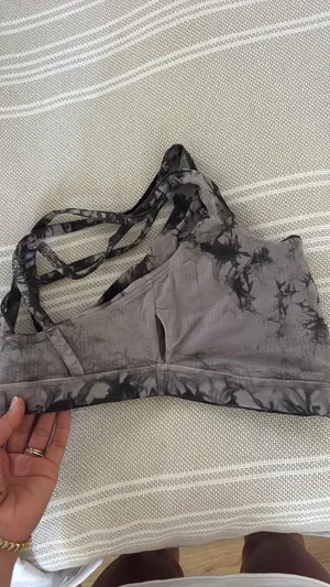 Lululemon sports bra  thumbnail 4
