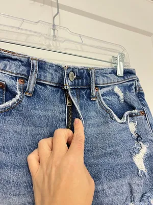 Abercrombie & Fitch Size 26 High Rise Mom Shorts Distressed Denim thumbnail 2