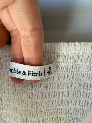 Abercrombie & Fitch White Puff Sleeve V-Neck Crop Top thumbnail 4