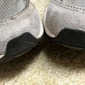 New balance 990 v6 women’s size 10 grey, running shoe. thumbnail 5