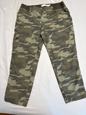 Camo Capris  thumbnail 1