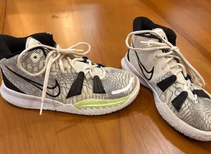 Nike Basketball Shoes thumbnail 1