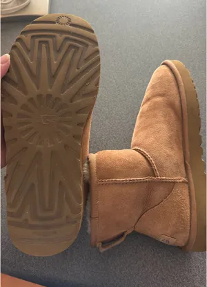 UGG Mini Classic thumbnail 2