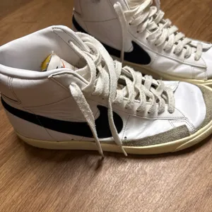 Nike White‎ Blazer Mid Hi Top Vintage Women's Size 9.5 thumbnail 2