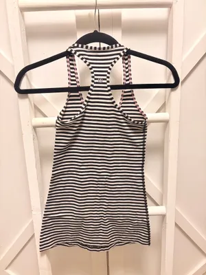 super cute striped lululemon hip length tank top! thumbnail 2