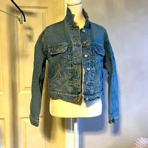 Old Navy Classic Jean Jacket Denim Womens Size Small thumbnail 2