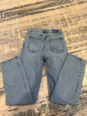 Abercrombie & Fitch Ultra High Rise 90s Straight Jean thumbnail 3