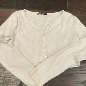 Brandy Melville white athelia crop button sweater cardigan top one size thumbnail 1