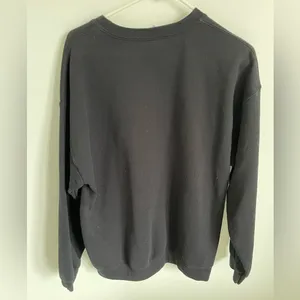 Gildan Black Sweatshirt with White Oakley Dog Detail thumbnail 5