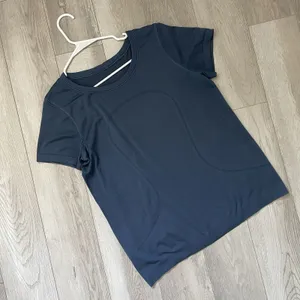 Lululemon Swiftly Tshirt relaxed womens Blue (size 8) running outdoor workout thumbnail 1