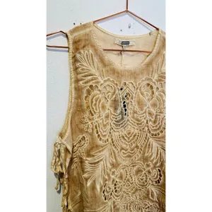 GIMMICKS by BKE Birch Tan Embroidery Lace Side Tie Boho Western Tank Top sz Large NEW thumbnail 3