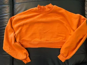 Sold out gymshark cropped crewneck thumbnail 4