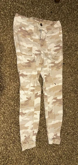 American Eagle Camo Joggers thumbnail 1