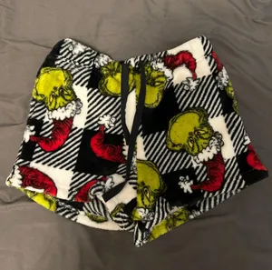Grinch Pajama Shorts Size XS thumbnail 1