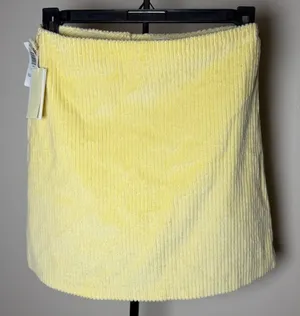 NWT Aritzia Butter Yellow Mini Skirt Size 2 thumbnail 1