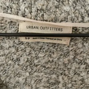 Urban Outfitters UO Rosie Soft V-Neck Side Slit Sweater Oversize thumbnail 4