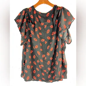 TORRID 2X Lips Kiss Black Blouse with Red Lip Pattern Cold Shoulder Top - Plus thumbnail 2
