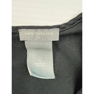 Ann Taylor Black Sleeveless‎ Tank Top Embroidered Satin Yoke Keyhole Back Small thumbnail 2