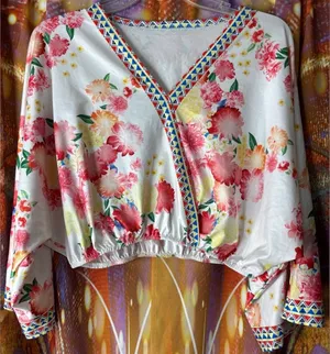 Floral V thumbnail 1
