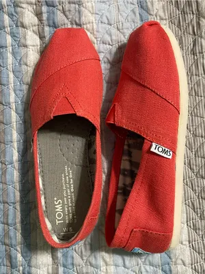 Toms Women's Classic Slip-On Canvas Shoes in Coral thumbnail 2