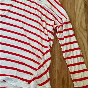 Allison Joy Long Sleeve Tee Womens Large Red White Christmas French Girl Basic thumbnail 3