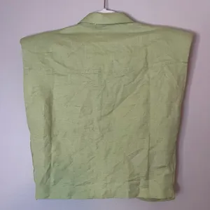 ASTR The Label Kathlynn Linen Blend Front Twist Collared Crop Top Celery Green thumbnail 6
