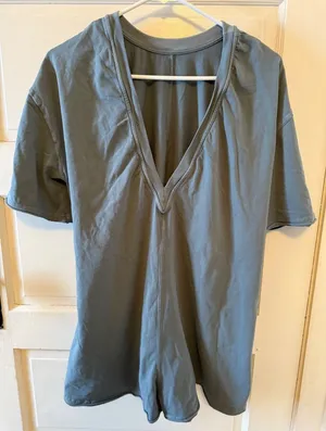 Free People Movement Hot Shot Tee Romper in an oversized fit and V-shapedsize Xs thumbnail 1
