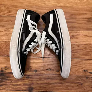 Vans Old Skool Black and White Skate Shoes Low Top Size 6.5 Women’s Streetwear thumbnail 4