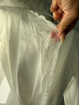 NEVER WORN White Silk Lace Trim Robe - Kat the label thumbnail 8