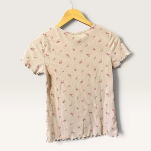 Old Navy XL 14-16 Beige Pink Floral Ribbed Henley Lettuce Trim Top Short Sleeve thumbnail 2