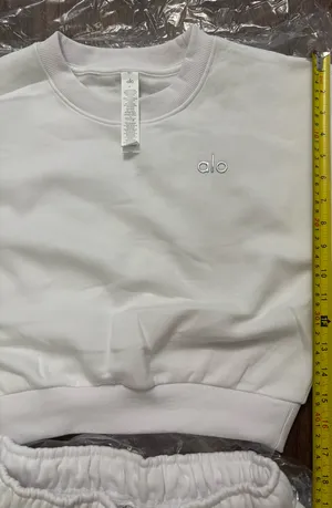 🤍✨Cropped Accolade Crewneck & Shorts Set – White (Size M) thumbnail 7