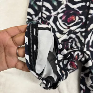 CVG Constantly Varied Gear M Floral Rose Biker Shorts 7" Pockets Gym Workout thumbnail 7