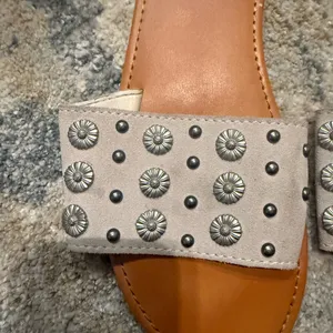 American Eagle | Tan and Silver Studded Sandals size 9 thumbnail 5