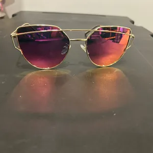 Pink and Gold Aviator Sunglasses with Metal Frames thumbnail 10