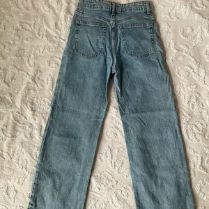 H&M high waist wide leg jean thumbnail 3