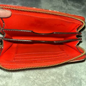 Michael Kors Vibrant Red/ Orange Wallet
GUC thumbnail 9