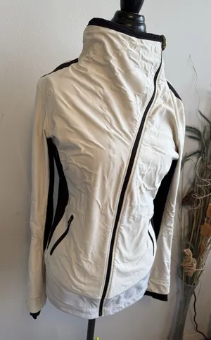 Lululemon Jacket Size 10 Full-Zip Ivory Black Lace Sleeve Run Draft Dodger‎ thumbnail 1