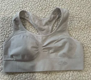 Sports bra thumbnail 1