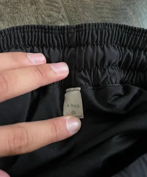Lululemon Hotty Hot Short 2.5” thumbnail 3