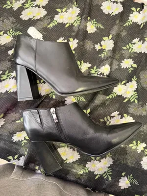 Marc Fisher Women’s Black Pointed Toe Ankle Booties with Side Zip. Size: 8M thumbnail 5
