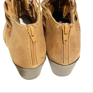 Time and Tru Size 7.5 Memory Foam Brown Woven Ankle Booties‎ thumbnail 4