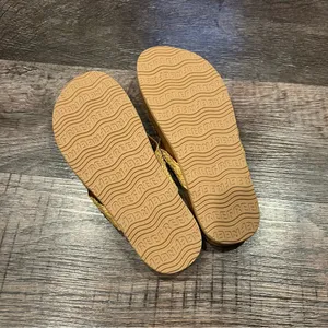 NEW Reef Women’s Tan Sandals With Woven Tops Size 5 thumbnail 3