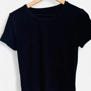 Effortlessly Chic Black Cropped Top Basic Casual Crop Tee Shirt Closet Staples Size L thumbnail 1