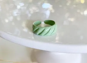 Croissant Ring Green thumbnail 2