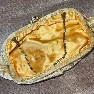Vintage 1950’s Womens Metallic Jacquard Chain Handle Clutch and Gloves Gold Crea thumbnail 8
